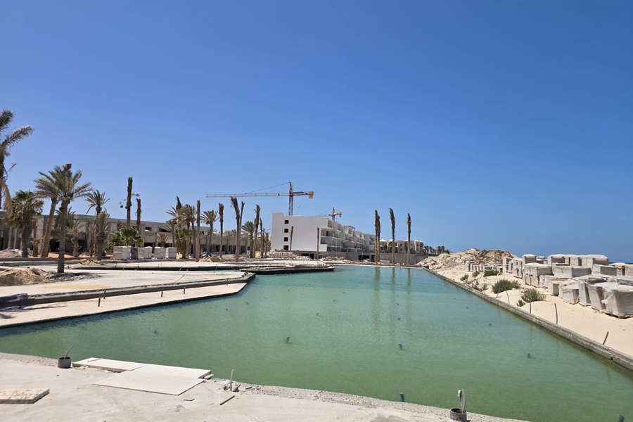 Piscine et aménagement extérieur — réel